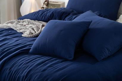 Poszewka fakturowana struktura do narzuty Dotta 50x70 szafirowa z haftem kropek