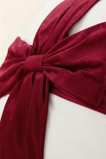 Poszewka dekoracyjna świąteczna 45x45 Christmas Bow welurowa biała z czerwoną kokardą