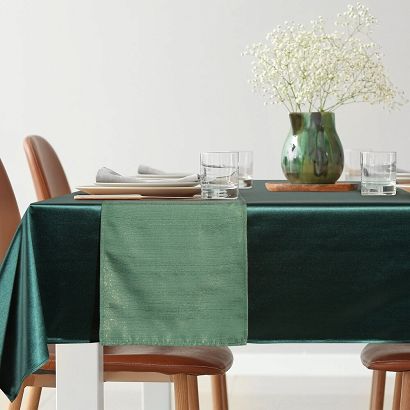 Obrus dekoracyjny GLAMO 140x220 Eurofirany zielony z błyszczącą szarfą