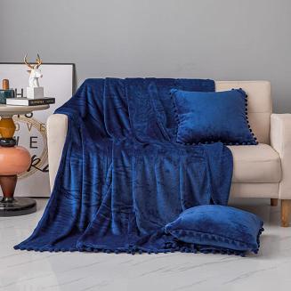 Koc narzuta Pompie 150x200 granatowy z pomponami