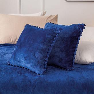 Koc narzuta Pompie 150x200 granatowy z pomponami