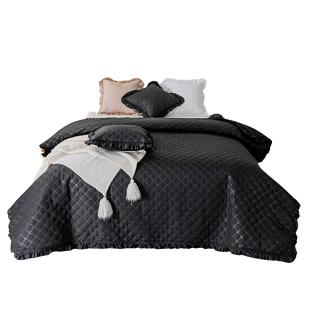 Narzuta dekoracyjna RUFFY 240x220 pikowana z falbanką czarna