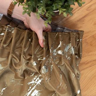 Zasłona gotowa na taśmie MARMA 140x250 brązowa ze srebrnym nadrukiem