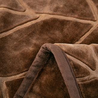 Koc akrylowy na fotel tłoczony LIV 80x160 gruby ciepły brązowy