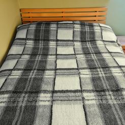 Koc wełniany żakardowy 155x200 krata kremowy szary