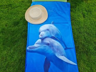 Ręcznik plażowy 70x140 wzór delfiny niebieski