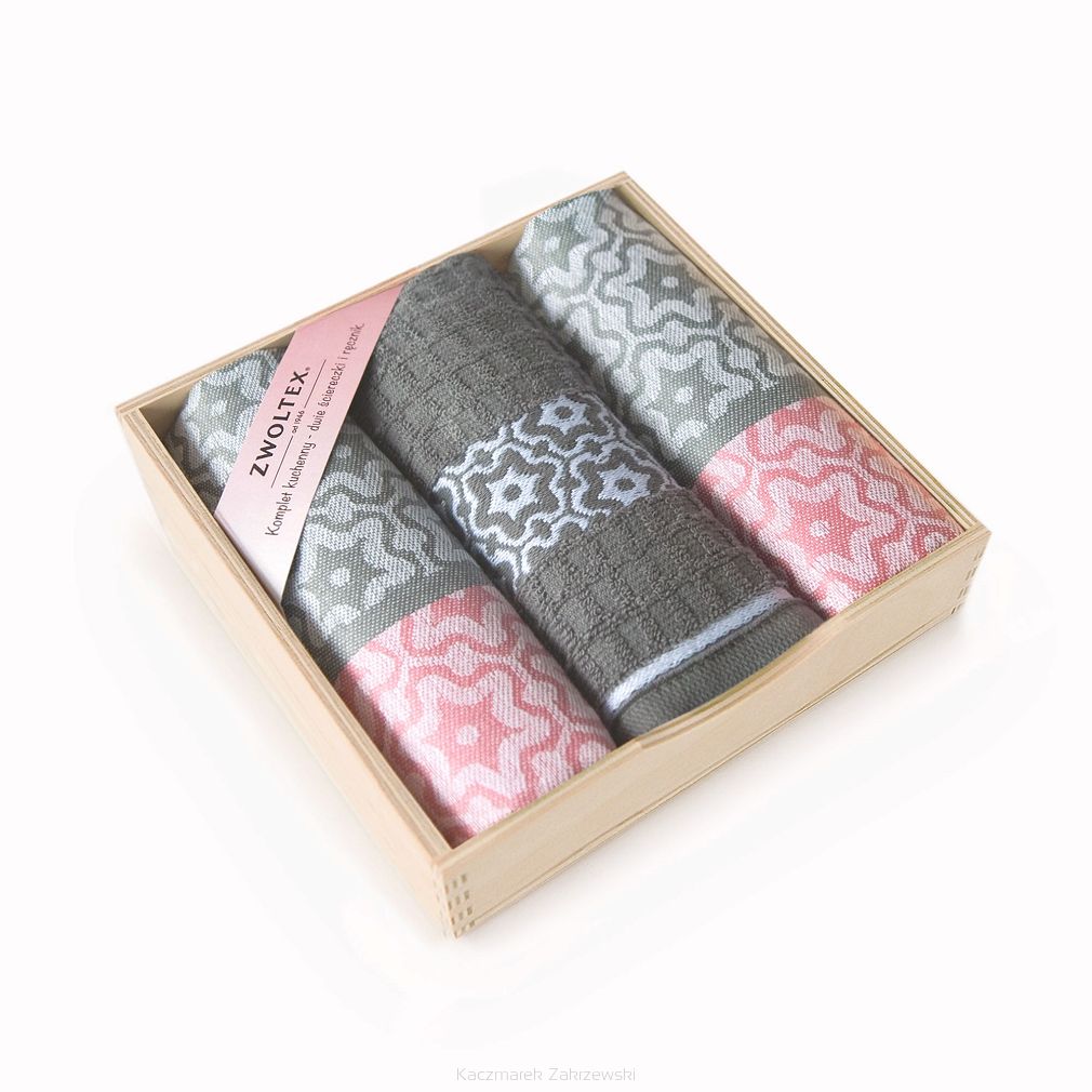 Komplet ścierek 2+1 ZWOLTEX w drewnianym pudełku wzór MARSALA różowy
